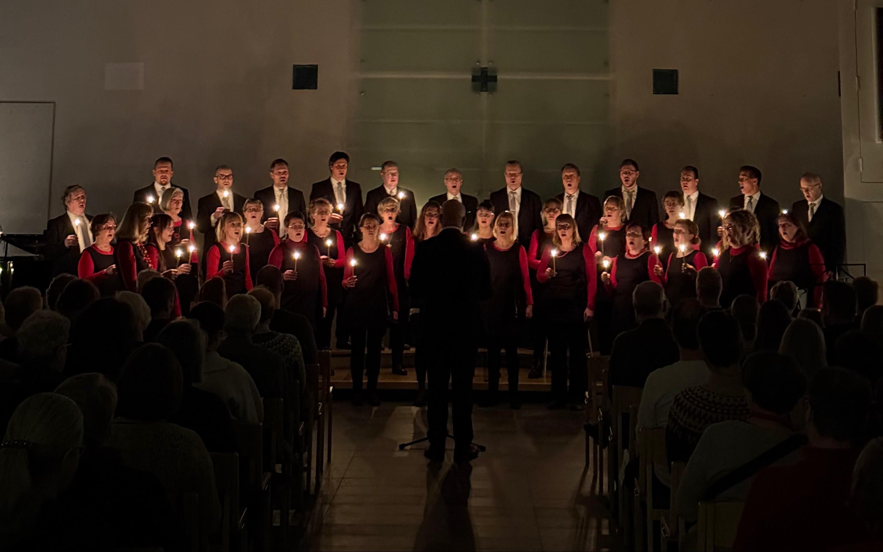 Joulumusiikkia kynttilän valossa