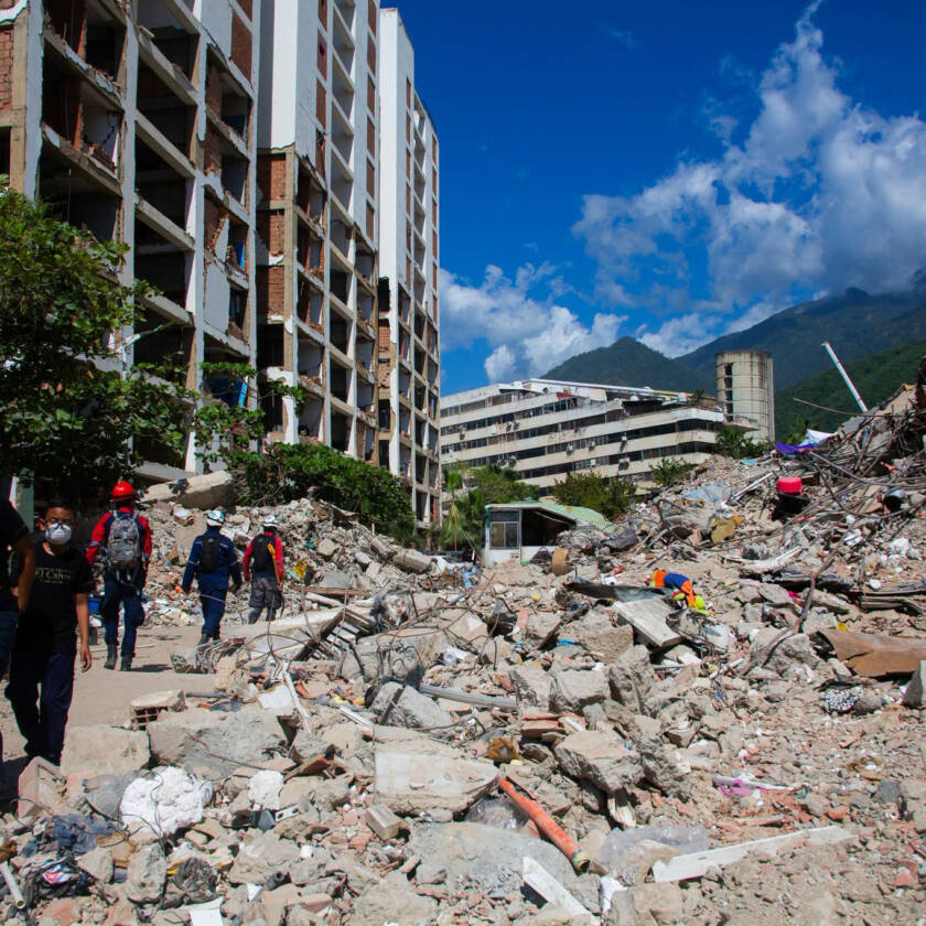 Maanjäristyksen tuhoja La Guairan seudulta, Venezuelasta